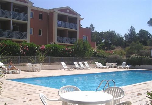 Lagrange Vacances Le Domaine Des Grands Pins Saint-Raphaël Exterior foto